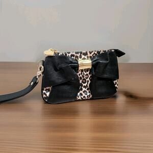 BETSEY JOHNSON Cheetah Animal Ready Set Bow Faux Leather Clutch Wristlet Purse